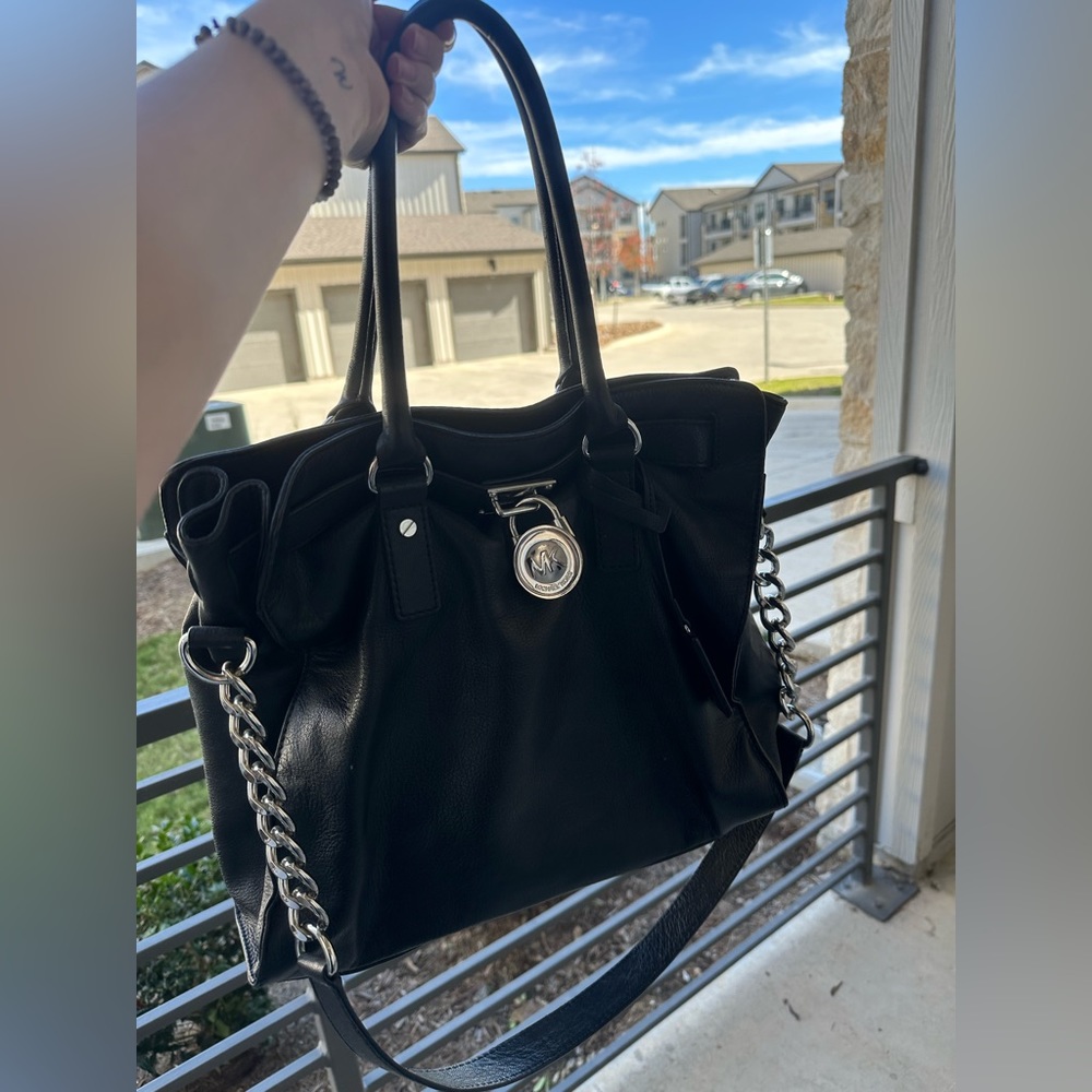 Black Michael Kors Hamilton bag